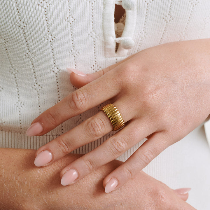 Nova - Anillo acanalado de acero inoxidable