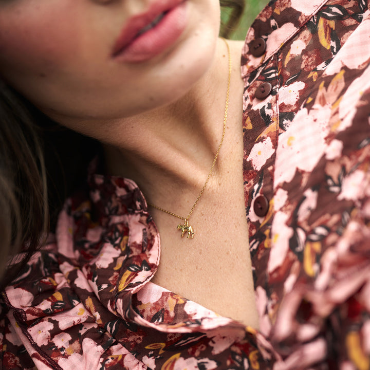 Quinn - Collar Colgante de Encanto de Leopardo Dorado