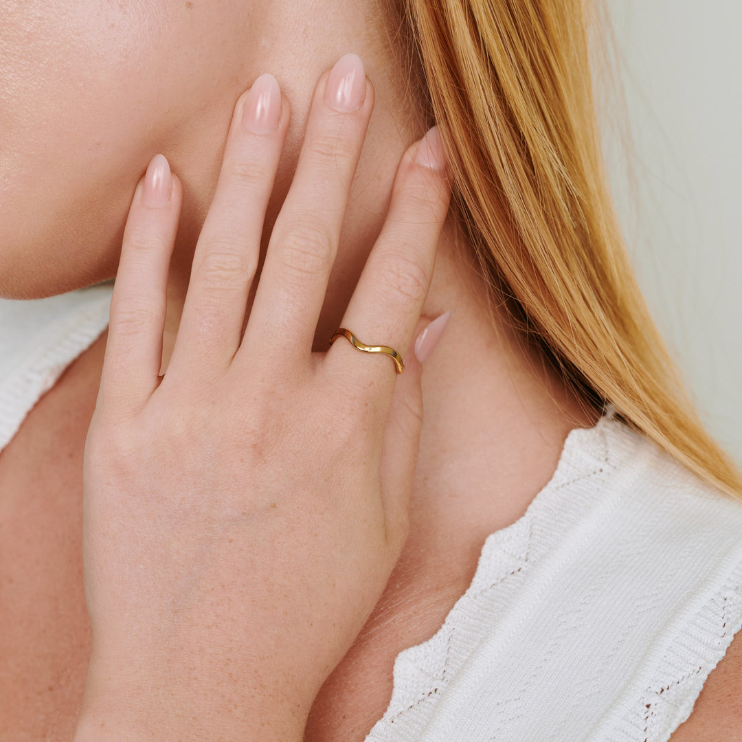 Johanna - Anillo Ondulado de Acero Inoxidable