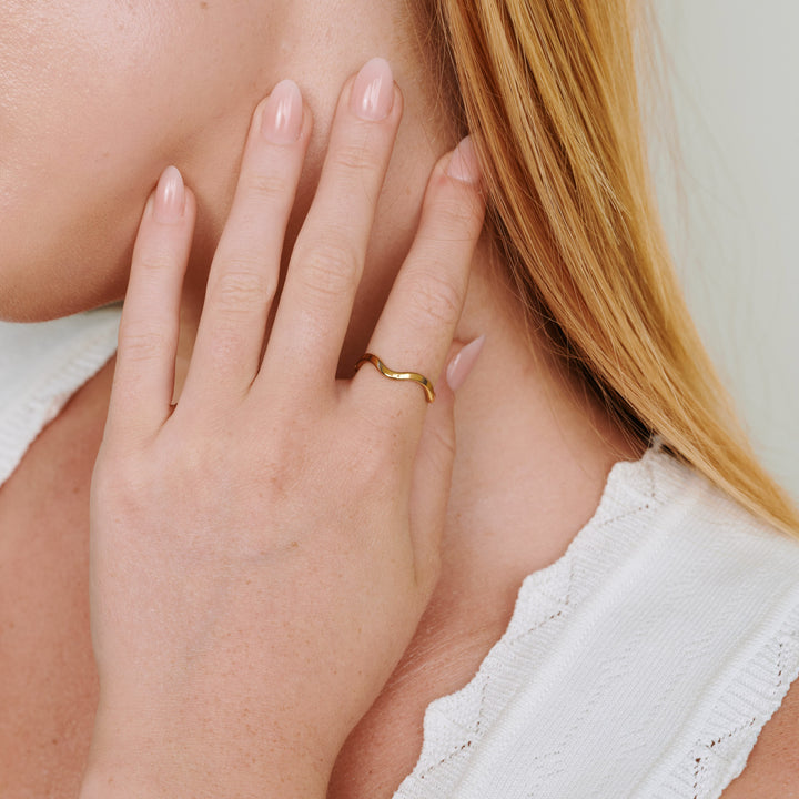 Johanna - Anillo Ondulado de Acero Inoxidable