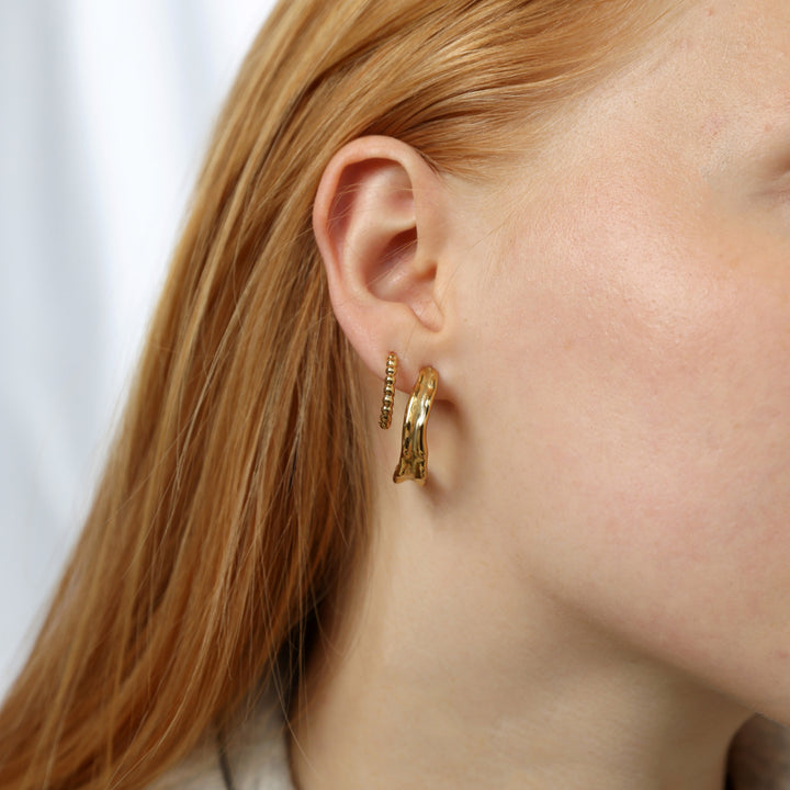 Kajsa - Pendientes de botón martillados de acero inoxidable