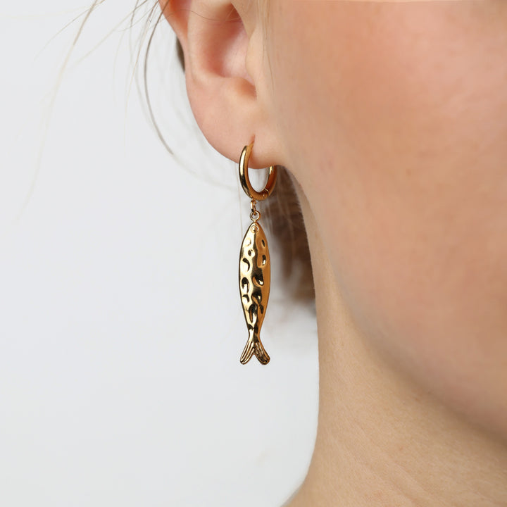 Fenja - Pendientes de aro con pez de acero inoxidable