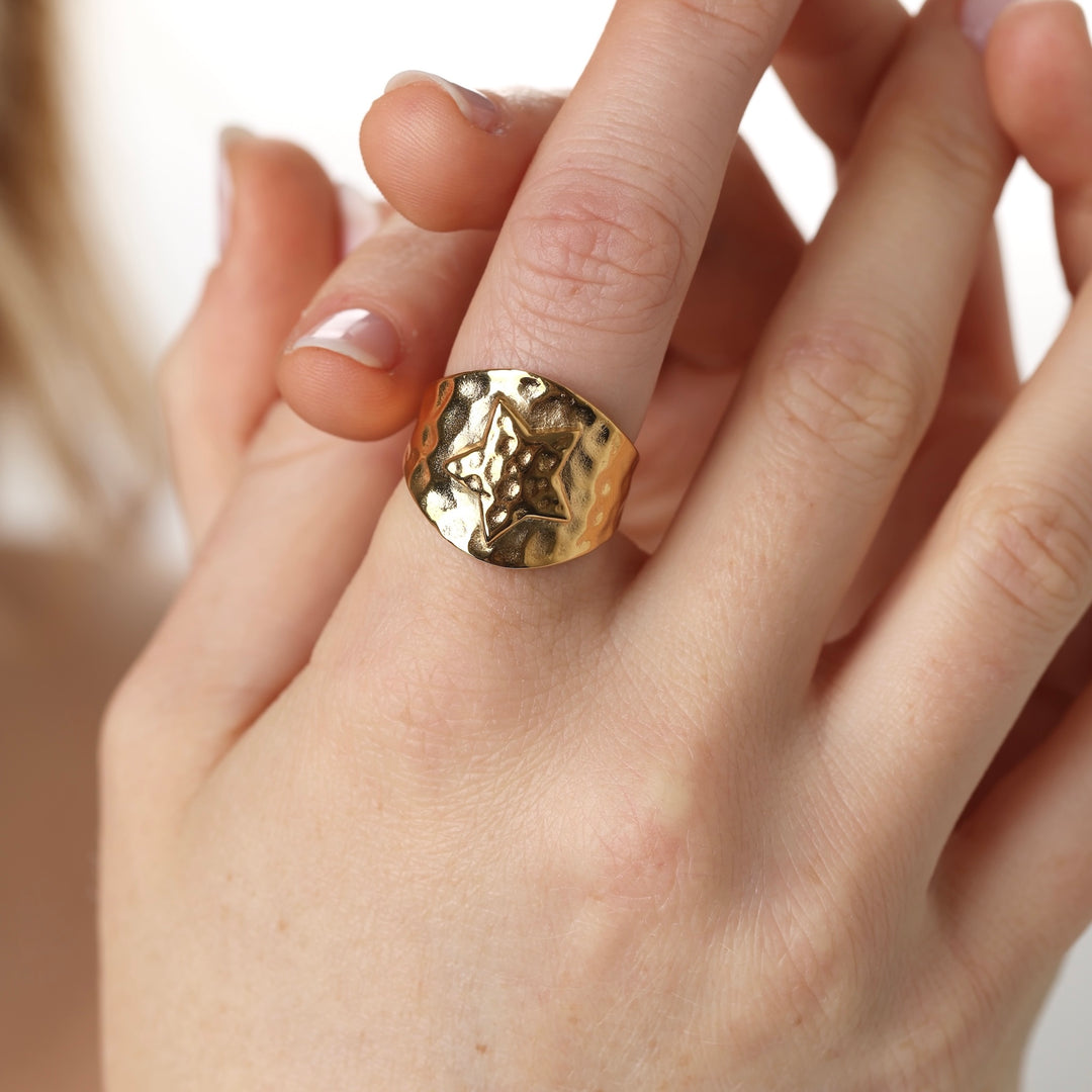 Yrsa - Anillo Estrella de Acero Inoxidable