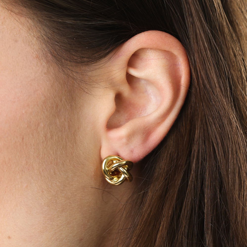Karla – knot stud earrings in stainless steel, gold | Timi of Sweden