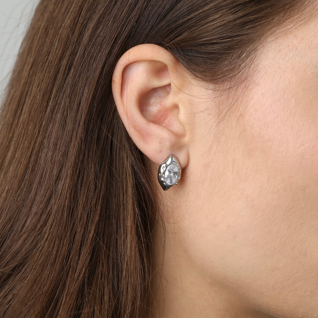 Azia – crystal stud earrings in stainless steel, silver | Timi of Sweden