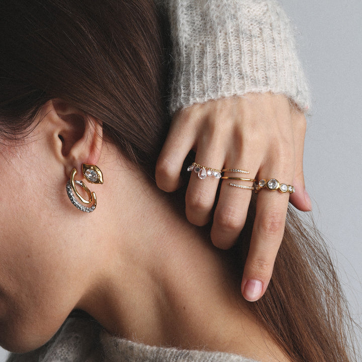 Marisol – spiral crystal earrings, gold | Timi of Sweden