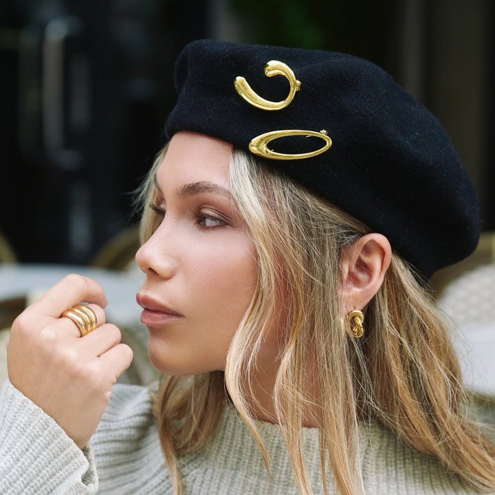 Illiona – sleek brooch, gold | Timi of Sweden