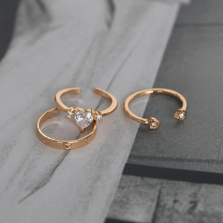 Engraved Hearts Gold Ring | Elegant